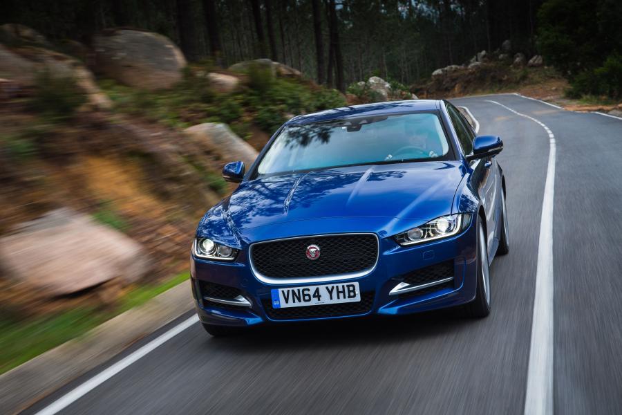  Jaguar XE R Sport 2015 года  (фото 5 из 30)